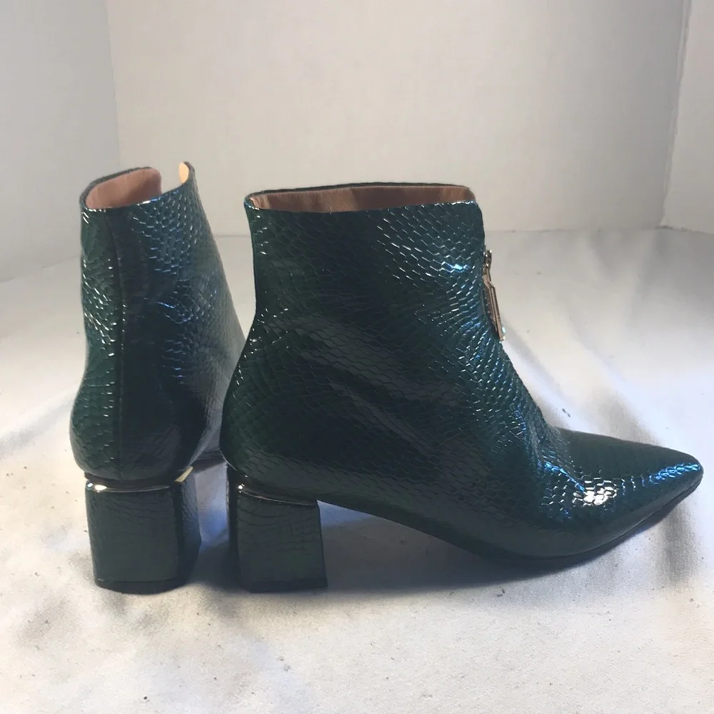 Women’s Green Reptile Textured Patent Leather Front Zipper Pointy Toe Ankle Boot